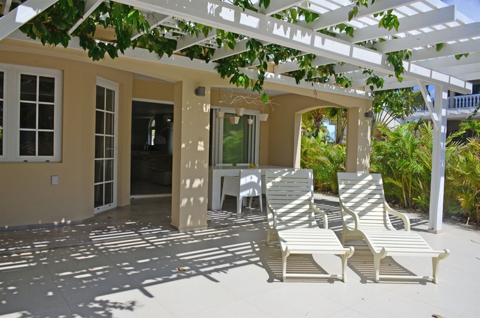 Imagen de los exteriores del Hotel Dolphin Suites and Wellness Curacao. Foto 13