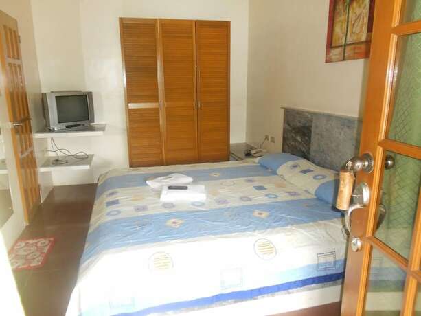Imagen general del Hotel Dolphinbay Beachfront Resort. Foto 10