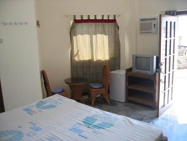 Imagen general del Hotel Dolphinbay Beachfront Resort. Foto 11