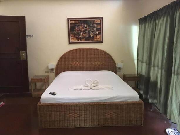 Imagen general del Hotel Dolphinbay Beachfront Resort. Foto 15