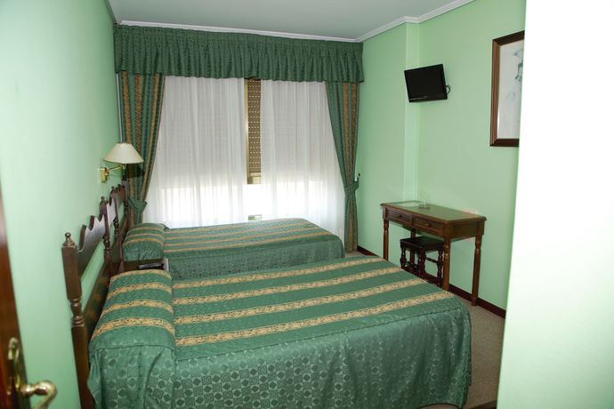 Imagen de la habitación del Hotel Dolusa. Foto 4