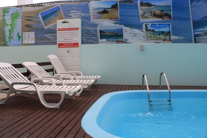 Imagen de la piscina del Hotel Dom Fish. Foto 15