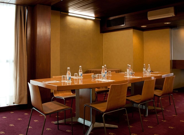 Imagen de los interiores del Hotel Dom Henrique Downtown. Foto 11