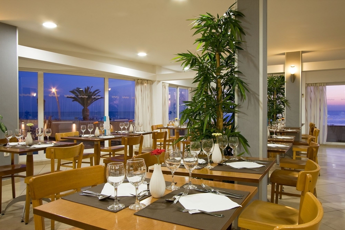 Imagen del bar/restaurante del Hotel Dom Jose Beach. Foto 4