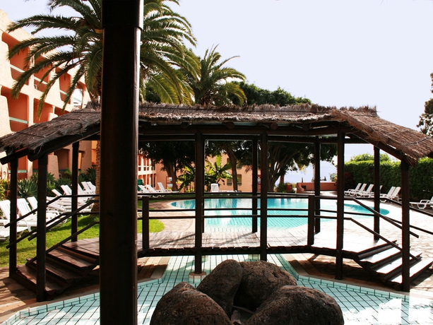 Imagen de la piscina del Hotel Dom Pedro Garajau. Foto 8