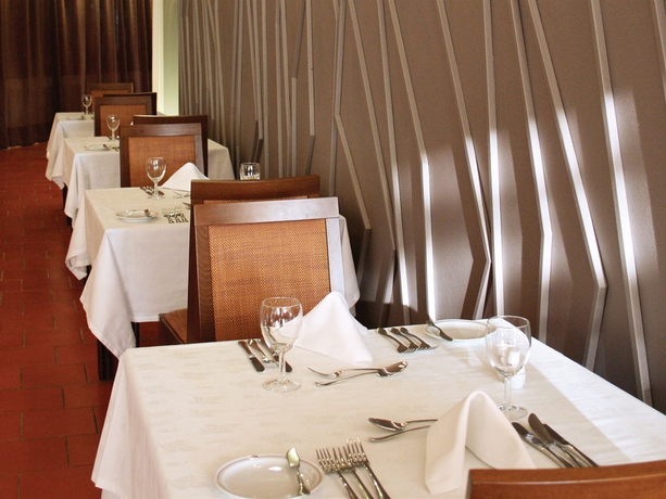 Imagen del bar/restaurante del Hotel Dom Pedro Vilamoura. Foto 3