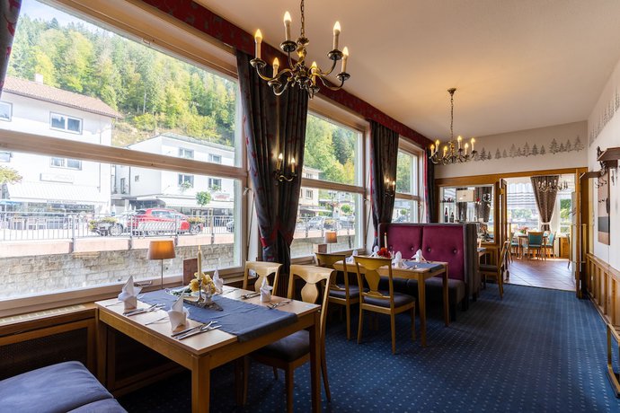 Imagen del bar/restaurante del Hotel Dom, St. Blasien. Foto 4