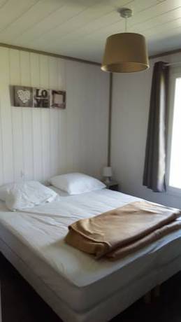 Imagen de la habitación del Hotel Domaine Chalets Larlapean. Foto 5