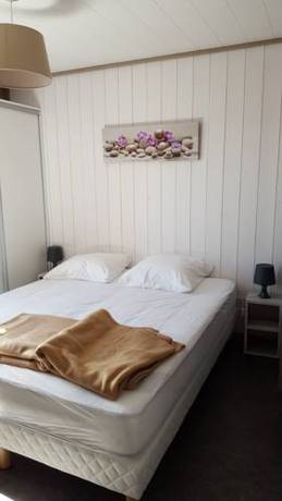 Imagen de la habitación del Hotel Domaine Chalets Larlapean. Foto 7