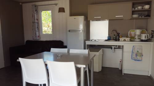 Imagen de la habitación del Hotel Domaine Chalets Larlapean. Foto 8