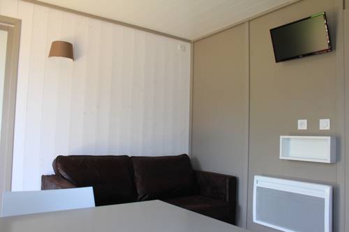 Imagen de la habitación del Hotel Domaine Chalets Larlapean. Foto 12