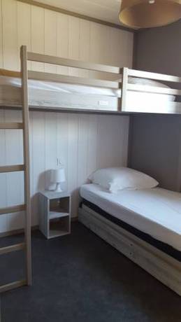 Imagen de la habitación del Hotel Domaine Chalets Larlapean. Foto 14