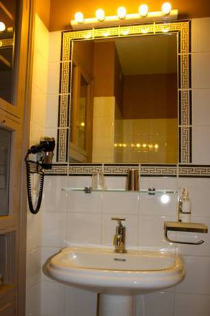 Imagen de la habitación del Hotel Domaine De Bodeuc. Foto 5