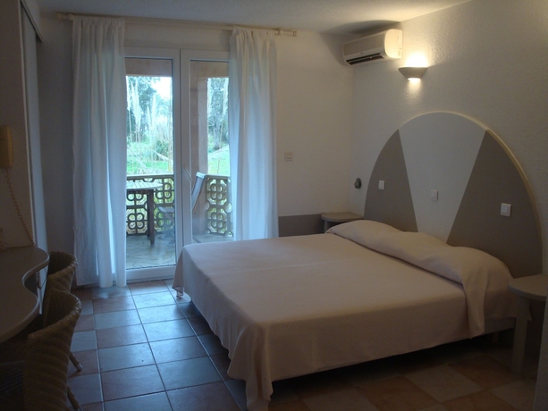 Imagen de la habitación del Hotel Domaine De Caranella. Foto 4