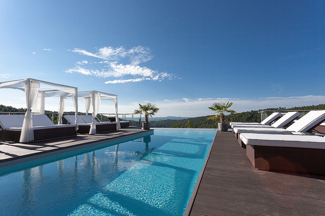 Imagen de la piscina del Hotel Domaine De Chalv&ecirc;ches. Foto 12