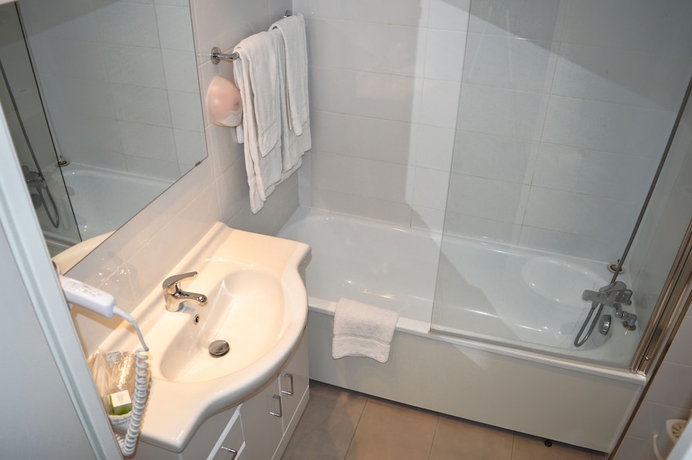 Imagen de la habitación del Hotel Domaine De Charmeil. Foto 14