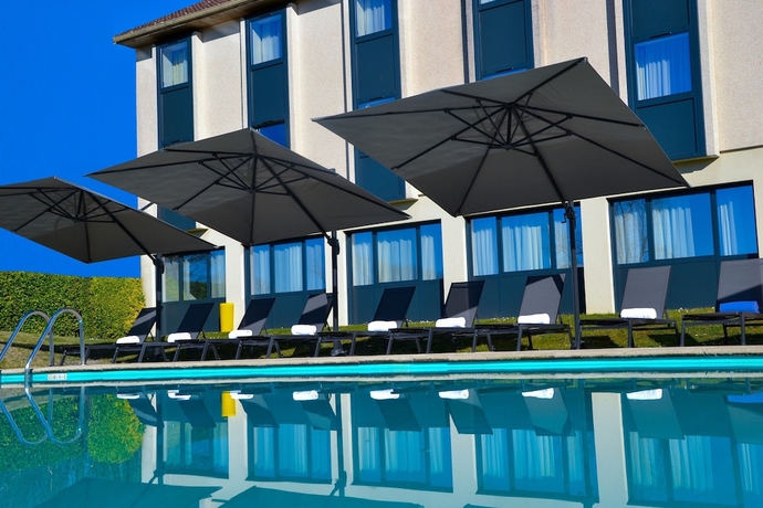 Imagen de la piscina del Hotel Domaine De Charmeil. Foto 18