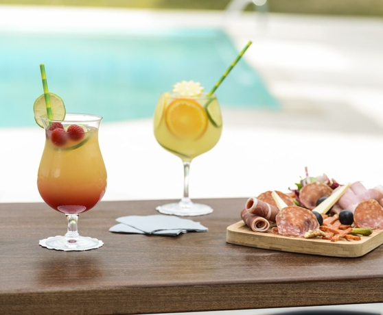 Imagen de la piscina del Hotel Domaine De Charmeil. Foto 19