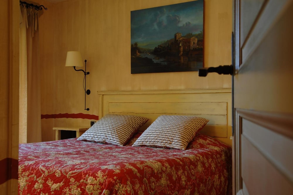 Imagen de la habitación del Hotel Domaine De Clairefontaine. Foto 15