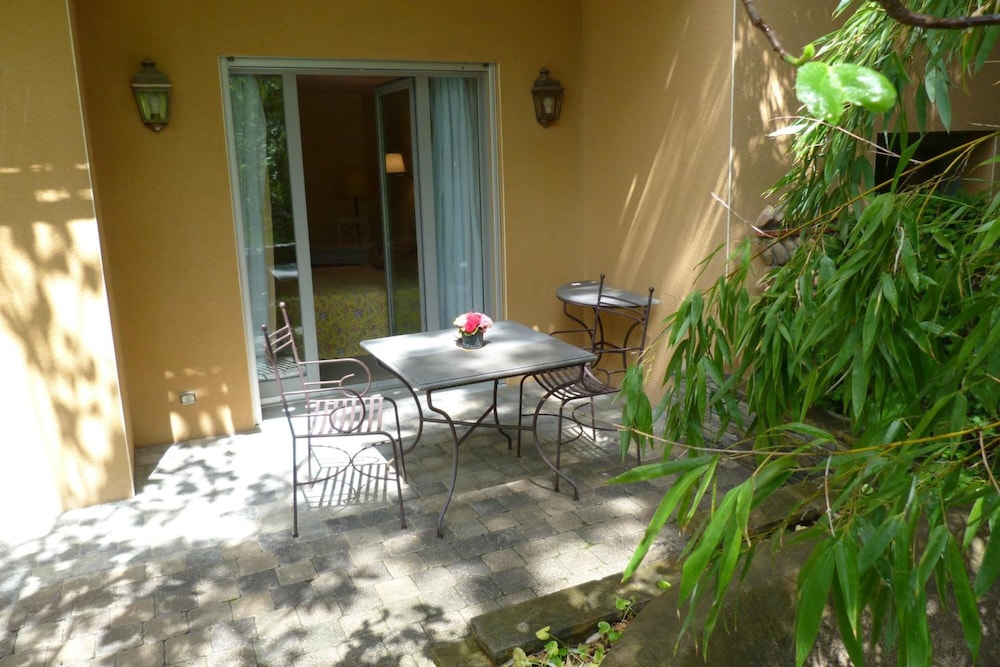 Imagen de la habitación del Hotel Domaine De Clairefontaine. Foto 18