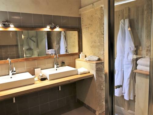 Imagen de la habitación del Hotel Domaine De Fontenille. Foto 4