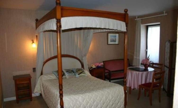 Imagen de la habitación del Hotel Domaine De Kerstinec. Foto 20