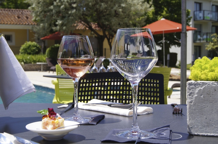 Imagen del bar/restaurante del Hotel Domaine De La Petite Isle - Luberon. Foto 5