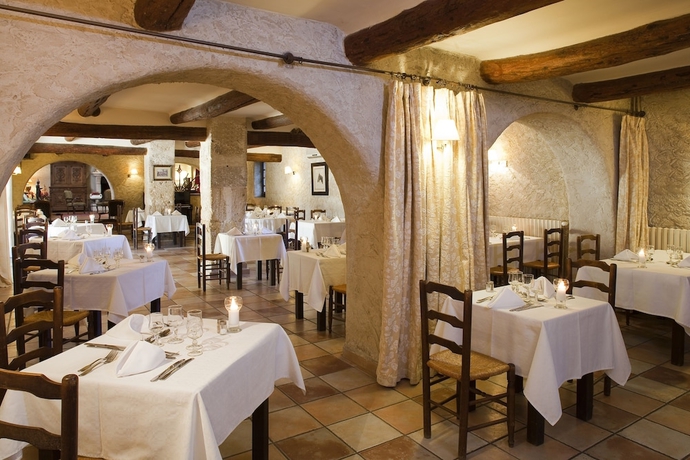 Imagen del bar/restaurante del Hotel Domaine De La Reynaude. Foto 9