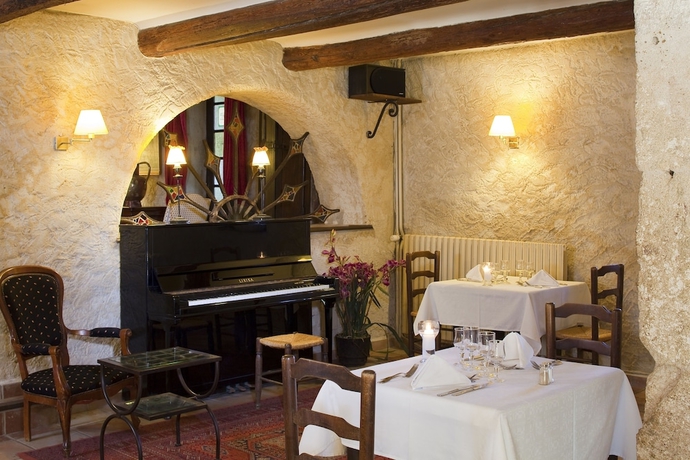 Imagen del bar/restaurante del Hotel Domaine De La Reynaude. Foto 10