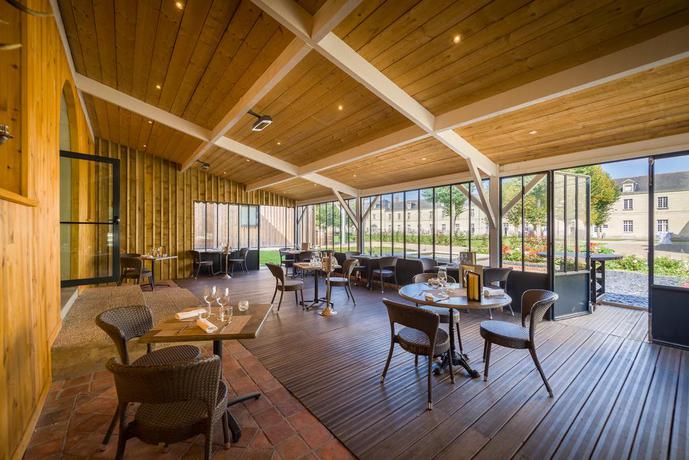 Imagen del bar/restaurante del Hotel Domaine De Roiffé. Foto 2