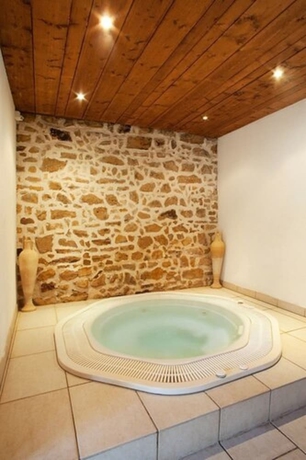 Imagen de la piscina del Hotel Domaine De Rouffach. Foto 19