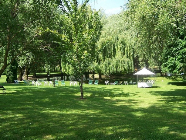 Imagen de los exteriores del Hotel Domaine De Roullet. Foto 10