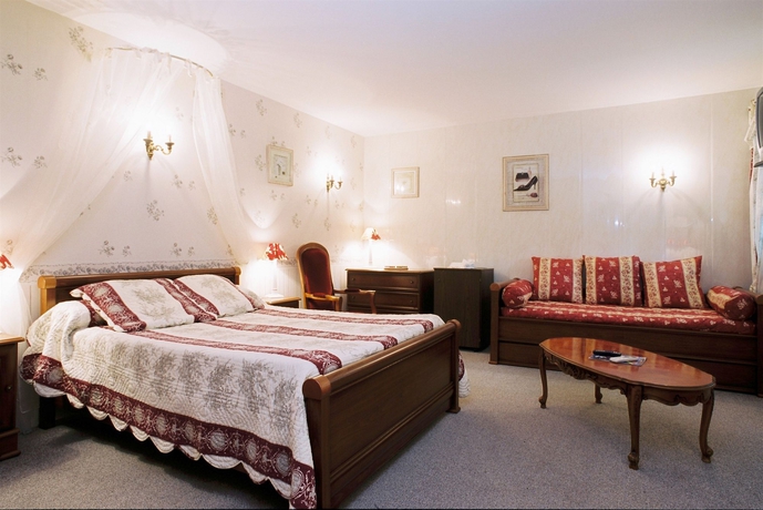 Imagen de la habitación del Hotel Domaine De Roullet. Foto 9