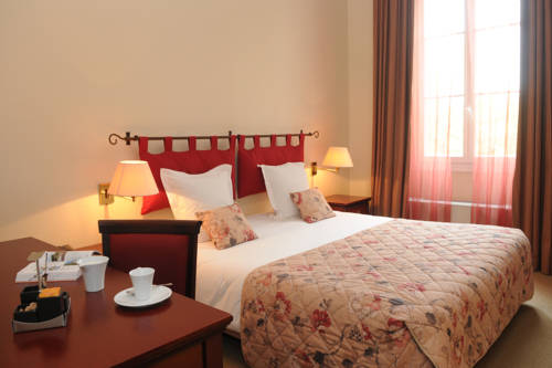 Imagen de la habitación del Hotel Domaine De Valaudran. Foto 3