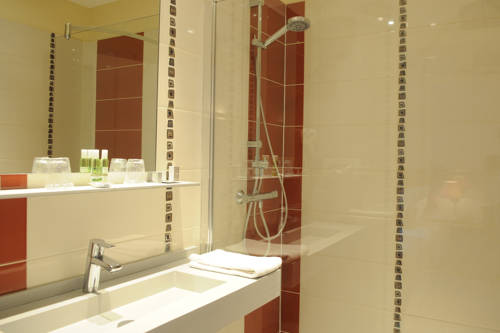 Imagen de la habitación del Hotel Domaine De Valaudran. Foto 6