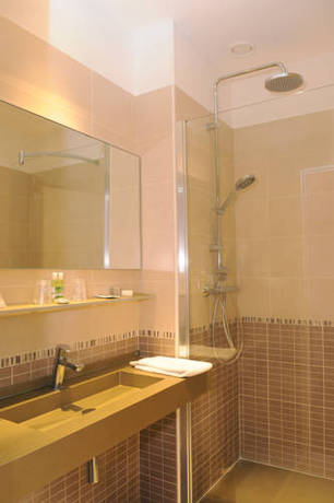 Imagen de la habitación del Hotel Domaine De Valaudran. Foto 11