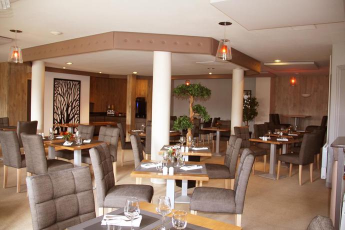 Imagen del bar/restaurante del Hotel Domaine Des Ormes. Foto 2