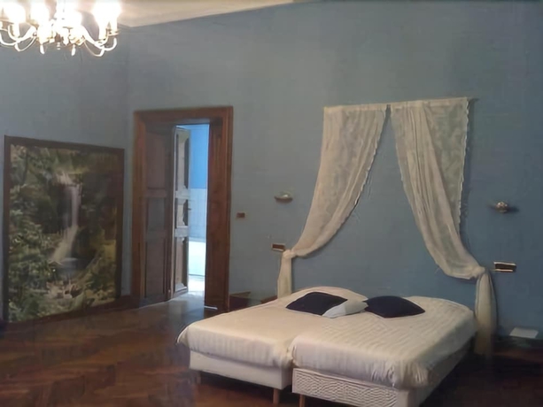 Imagen de la habitación del Hotel Domaine Du Château De La Neuville. Foto 4