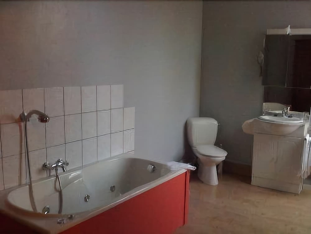 Imagen de la habitación del Hotel Domaine Du Château De La Neuville. Foto 13