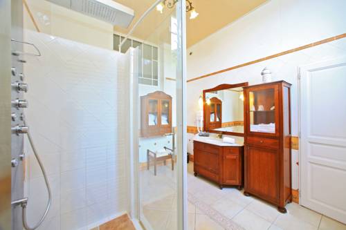 Imagen de la habitación del Hotel Domaine Du Ch&acirc;teau De Monrecour - H&ocirc;tel Et Restaur. Foto 15