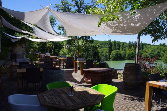 Imagen del bar/restaurante del Hotel Domaine Du Châtelard. Foto 2