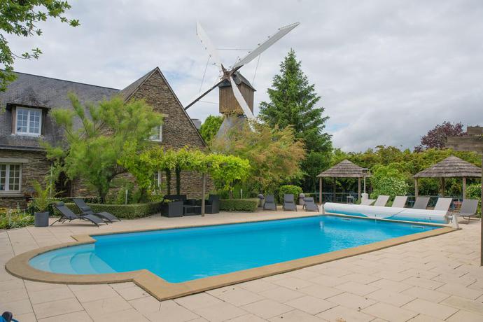 Imagen de la piscina del Hotel Domaine Du Moulin Cavier. Foto 9