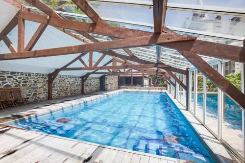 Imagen de la piscina del Hotel Domaine Du Val. Foto 18