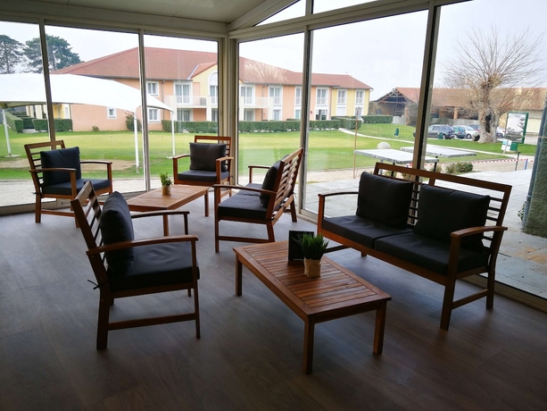 Imagen del bar/restaurante del Hotel Domaine Golf Albon. Foto 9