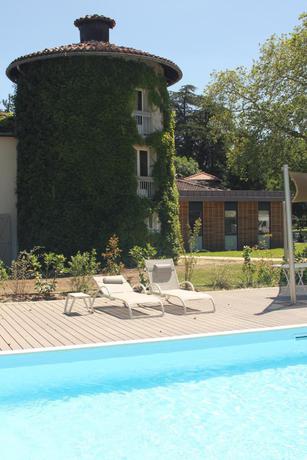Imagen de la piscina del Hotel Domaine La Charpini&egrave;re, The Originals Collection. Foto 9