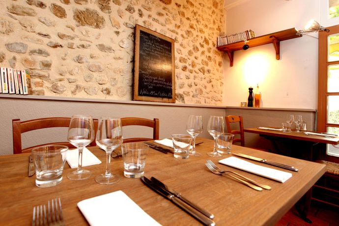 Imagen del bar/restaurante del Hotel Domaine Les Méjeonnes. Foto 1