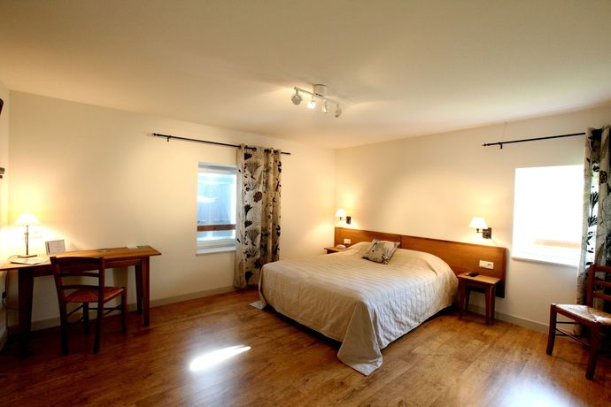 Imagen de la habitación del Hotel Domaine Les Méjeonnes. Foto 9