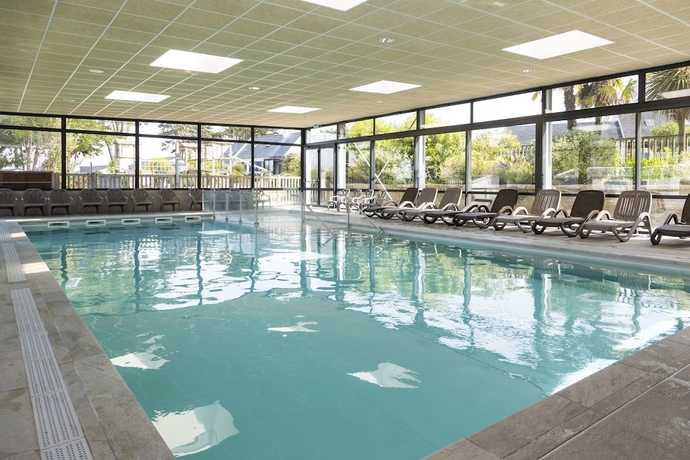 Imagen de la piscina del Hotel Domaine R&eacute;sidentiel de Plein Air Odalys Le Port de la Chaine. Foto 17