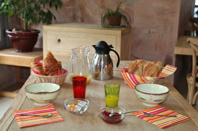 Imagen del bar/restaurante del Hotel Domaine Val De Roland. Foto 5