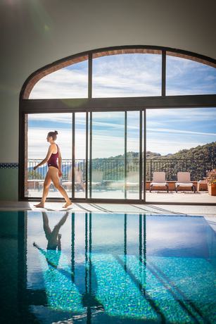 Imagen de la piscina del Hotel Domaine de Falgos Golf and Spa. Foto 17